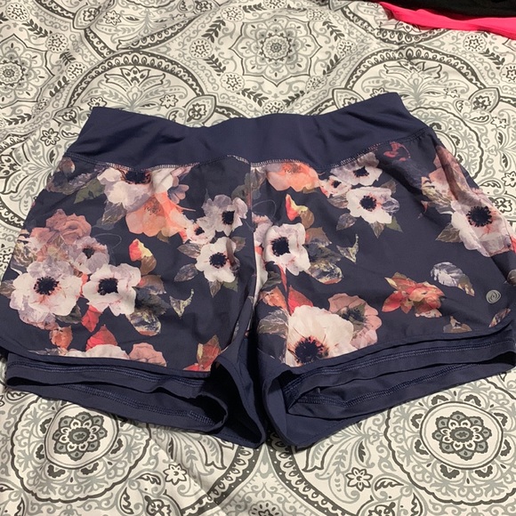 Apana athletic shorts - Picture 1 of 3